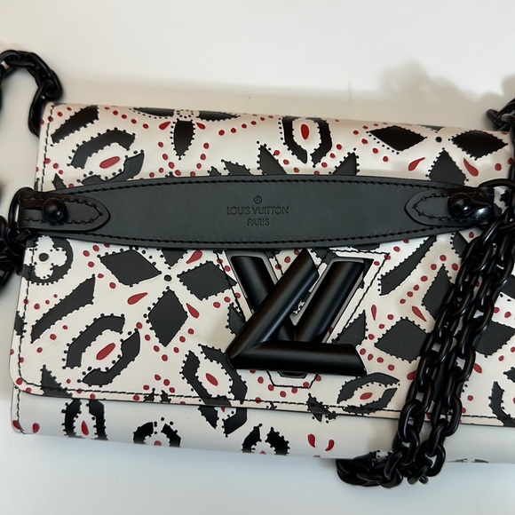 💎✨BEAUTIFUL✨💎 Authentic Twist Chain Louis Vuitton: Timeless Elegance - Picture 15 of 15